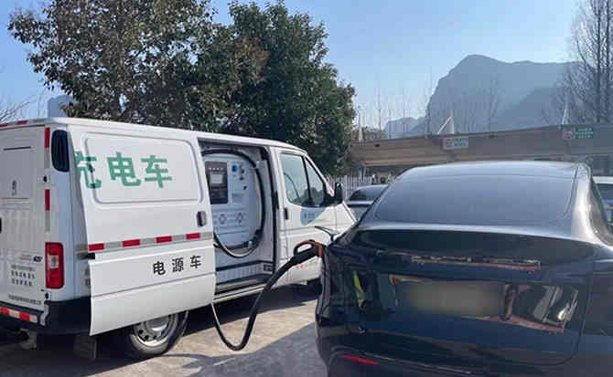 岗巴汽车搭电