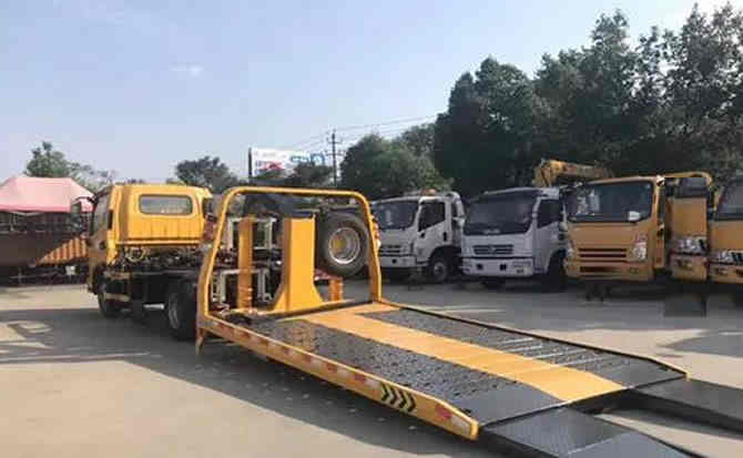岗巴汽车中途维修案例